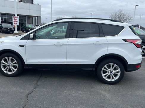 Used 2017 Ford Escape SE w/ Equipment Group 201A image 10