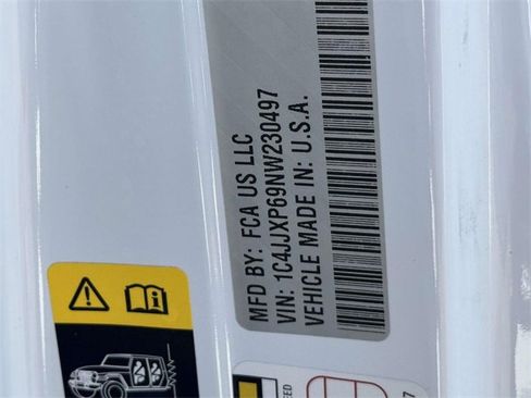 Used 2022 Jeep Wrangler Unlimited Sahara w/ Cold Weather Group image 27