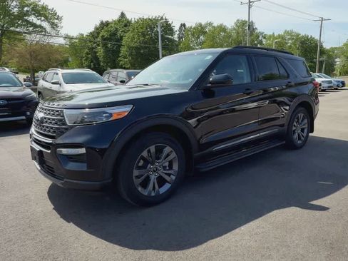 Used 2024 Ford Explorer XLT w/ Equipment Group 202A AWD/4WD image 4