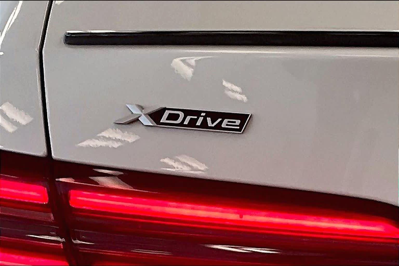 Used 2024 BMW 540i xDrive w/ Premium Package AWD/4WD image 9