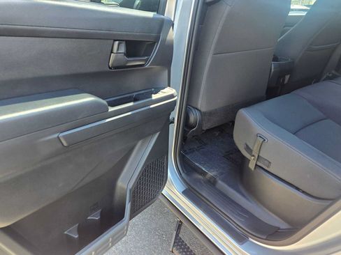 Used 2025 Toyota Tacoma SR5 AWD/4WD image 15