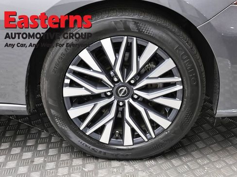 Used 2025 Nissan Altima 2.5 SV FWD image 31
