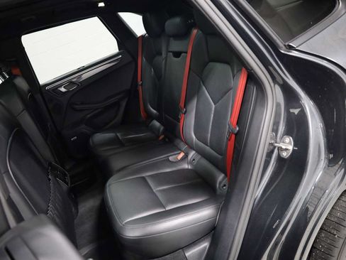 Used 2020 Porsche Macan AWD/4WD image 36