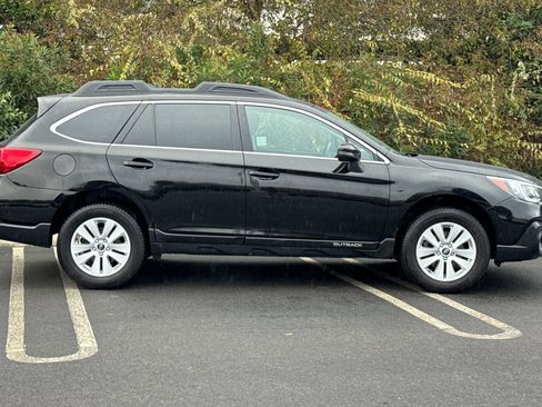 Used 2019 Subaru Outback 2.5i Premium image 3