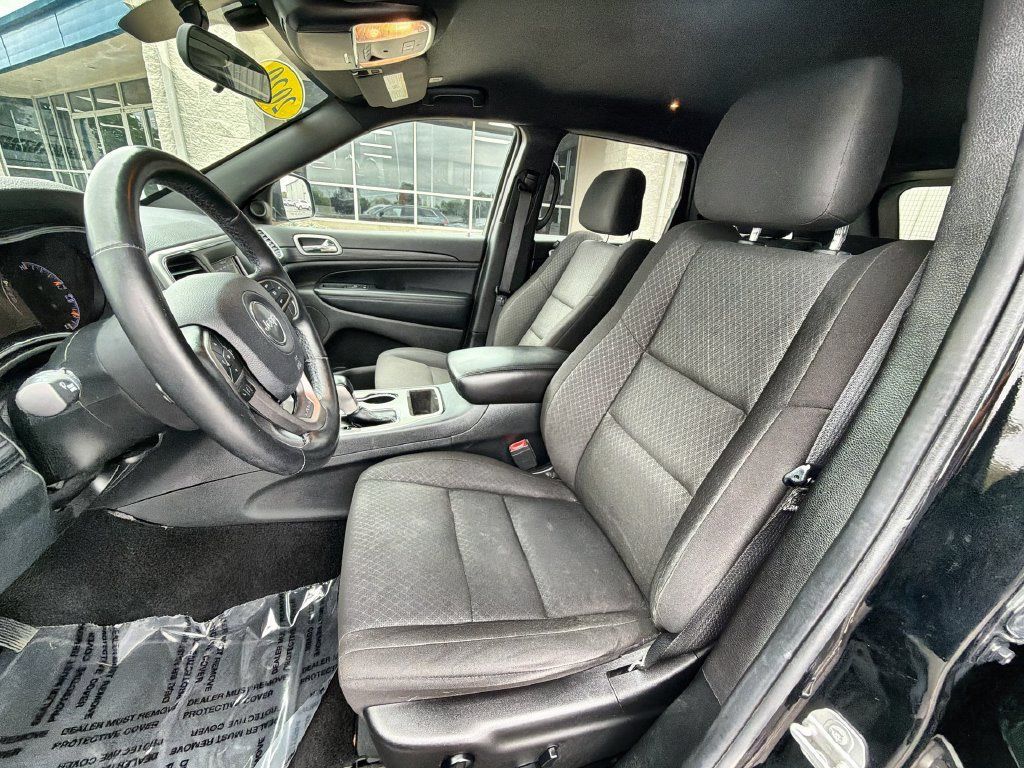 Used 2020 Jeep Grand Cherokee Laredo w/ Security & Convenience Group AWD/4WD image 13
