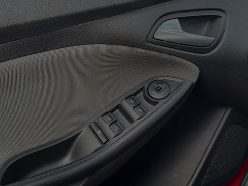 Used 2014 Ford Focus SE FWD image 13