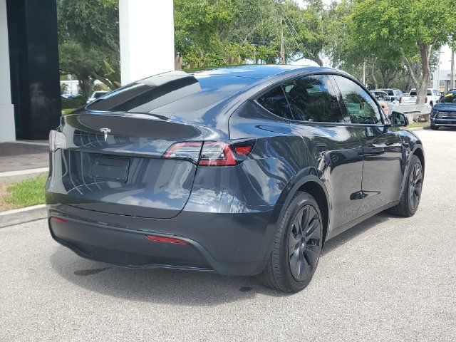 Used 2025 Tesla Model Y Long Range RWD image 5