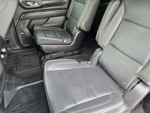 Used 2022 GMC Yukon XL SLT w/ SLT Premium Package AWD/4WD image 11