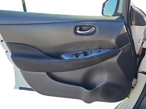 Used 2025 Nissan Leaf S FWD image 22