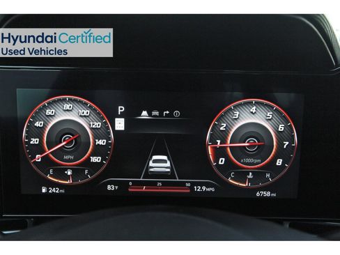 Certified 2025 Hyundai Elantra Limited FWD image 17