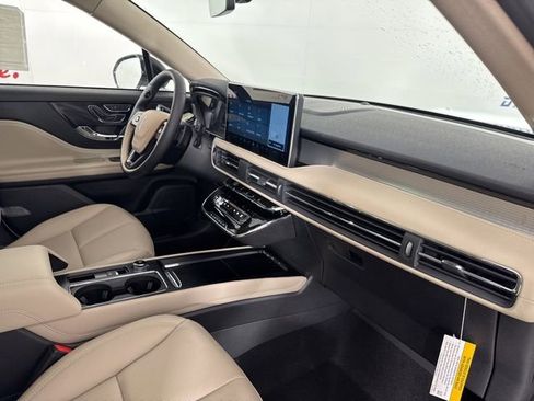 New 2026 Lincoln Corsair Premiere image 20