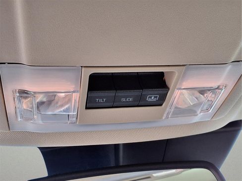 Used 2011 Lincoln MKS image 22