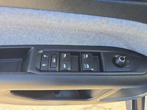 Used 2023 Jeep Compass Latitude image 23