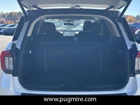 New 2026 Ford Explorer Active RWD image 18