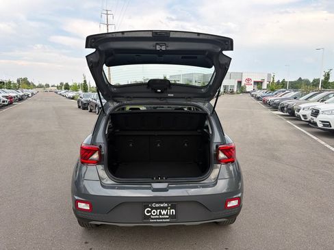 Used 2025 Hyundai Venue SEL FWD image 16
