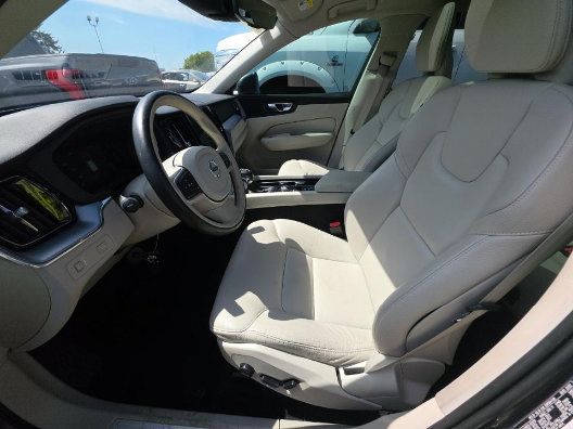 Used 2020 Volvo XC60 T6 Momentum w/ Protection Package Premier AWD/4WD image 3