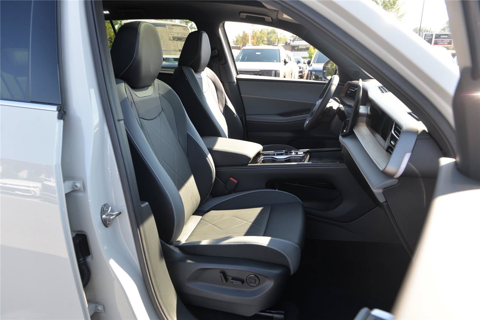 New 2027 Volkswagen Atlas SEL R-Line AWD/4WD image 13