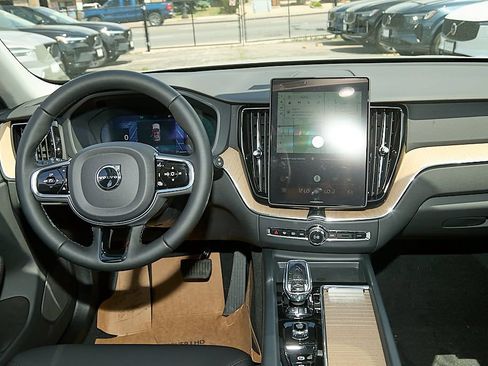 New 2026 Volvo XC60 B5 Plus w/ Climate Package PRO AWD/4WD image 24