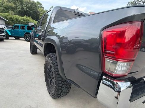 Used 2017 Toyota Tacoma TRD Off-Road w/ Tow Package (A/T) AWD/4WD image 16