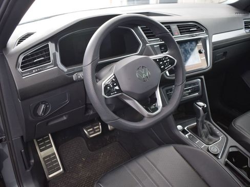 Certified 2022 Volkswagen Tiguan SE R-Line image 25