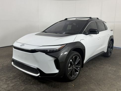 Used 2025 Toyota bZ4X AWD image 3