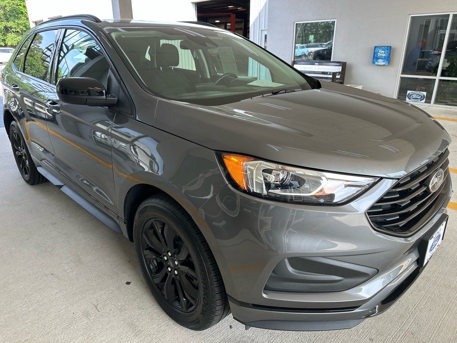 Certified 2024 Ford Edge SE w/ Black Appearance Package AWD/4WD image 8