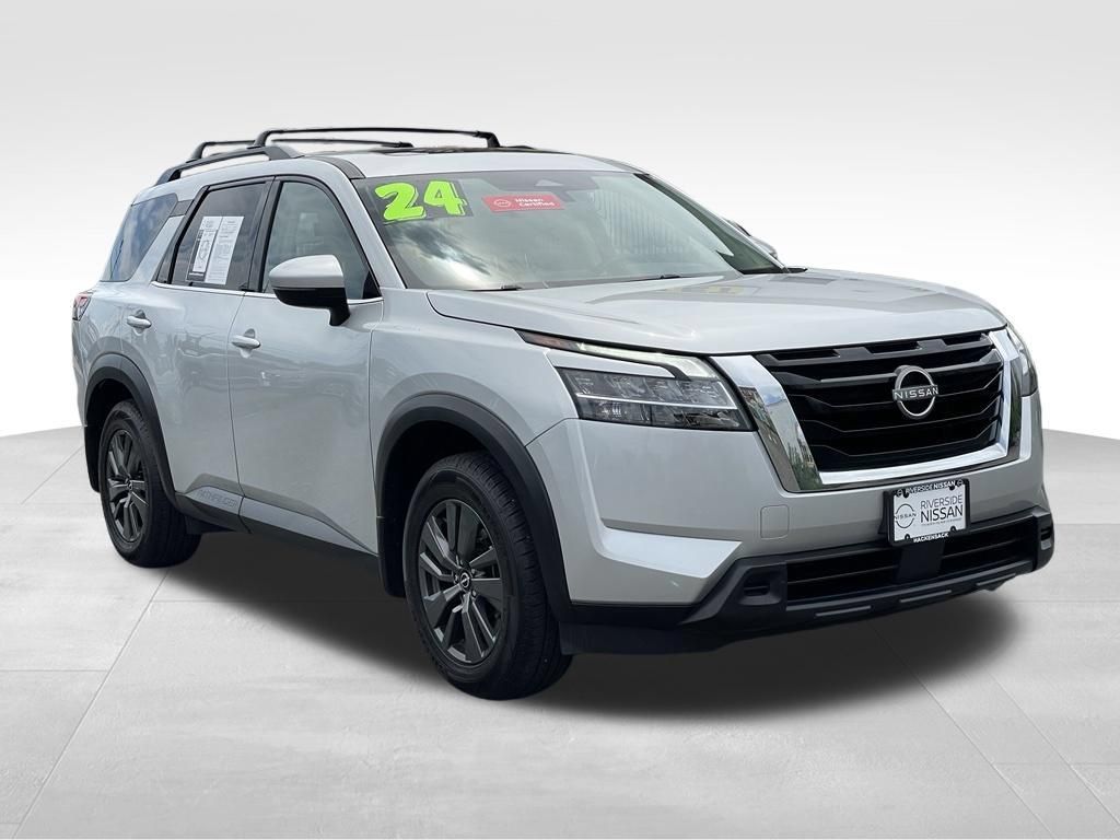 Certified 2022 Nissan Pathfinder SV w/ SV Premium Package AWD/4WD image 3