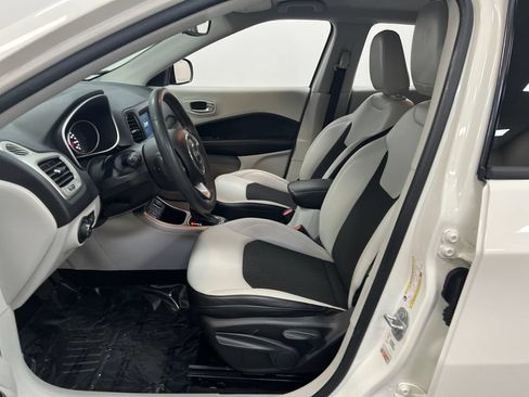 Used 2021 Jeep Compass Latitude FWD image 11