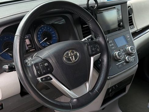 Used 2015 Toyota Sienna XLE w/ XLE Navigation Package FWD image 6