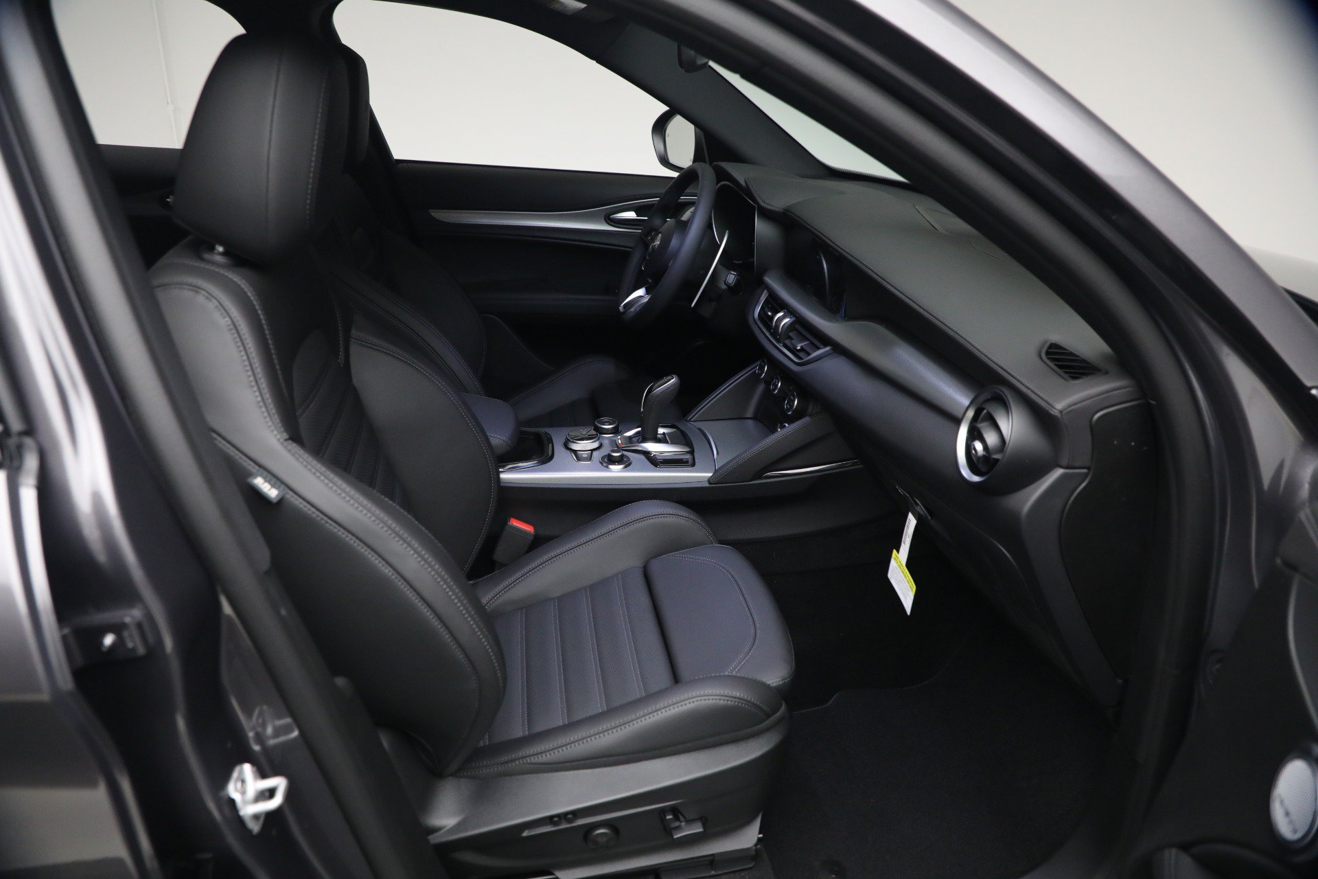 New 2026 Alfa Romeo Stelvio Sprint AWD/4WD image 16
