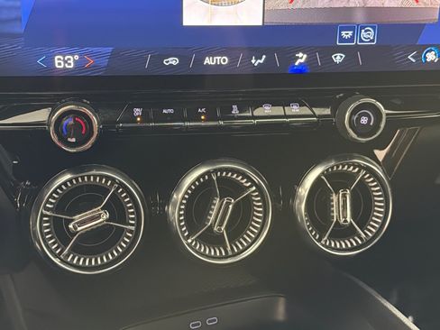 Used 2025 Chevrolet Blazer EV LT FWD image 19