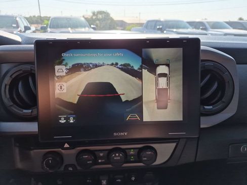 Used 2023 Toyota Tacoma TRD Pro AWD/4WD image 31