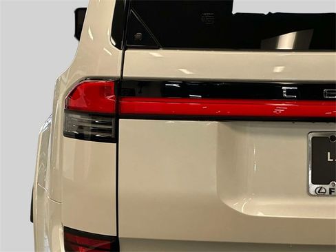 Used 2024 Lexus GX 550 image 13