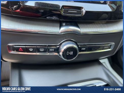 Certified 2025 Volvo XC60 B5 Ultra w/ Protection Package Premier image 30