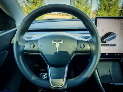 Used 2021 Tesla Model Y Long Range image 11