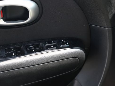 Used 2016 Kia Soul FWD image 42