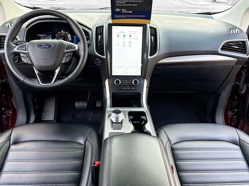 Certified 2024 Ford Edge SEL w/ Convenience Package image 3