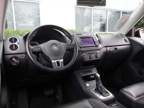 Used 2017 Volkswagen Tiguan Sport image 5