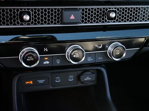 Certified 2025 Honda Civic Sport image 23