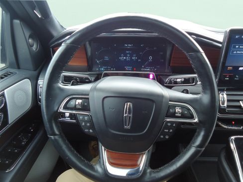 Used 2023 Lincoln Navigator Reserve AWD/4WD image 12