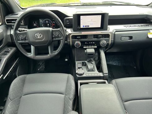 Used 2025 Toyota Tacoma SR5 AWD/4WD image 17