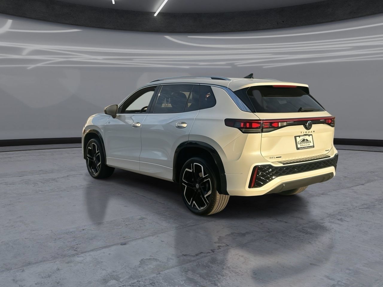 New 2026 Volkswagen Tiguan SEL R-Line AWD/4WD image 4