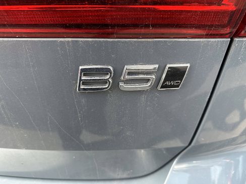 Used 2024 Volvo XC60 B5 Plus w/ Climate Package image 4