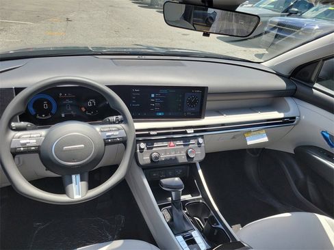New 2025 Hyundai Tucson SE image 28