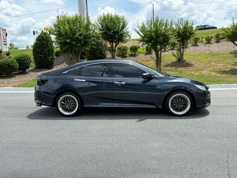 Used 2017 Honda Civic Touring image 6