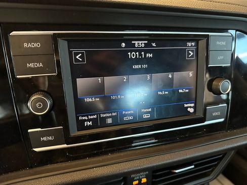 Used 2024 Volkswagen Jetta SE FWD image 13