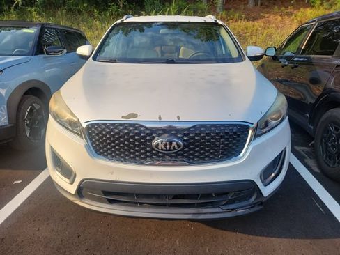 Used 2017 Kia Sorento FWD image 2