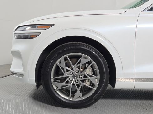 Used 2025 Genesis GV70 2.5T AWD/4WD image 9