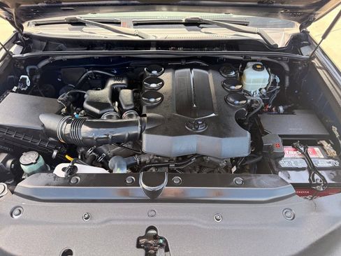 Used 2017 Toyota 4Runner TRD Off-Road Premium AWD/4WD image 32