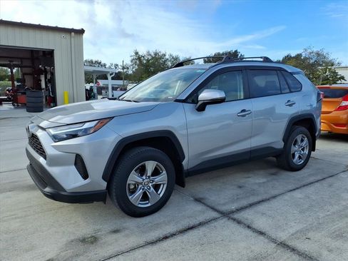 Used 2022 Toyota RAV4 XLE image 4